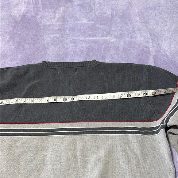 Structure Crewneck Sweater in Gray and Black with Ribbed Details - Picture 7 of 7